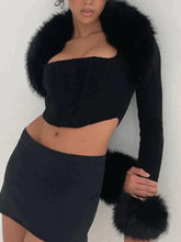 Schwarze Bolerojacke mit Pelzbesatz